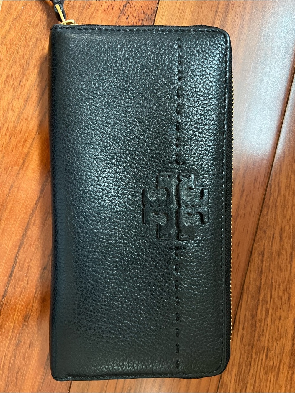 Tory Burch Black Pebbled Leather Zip wallet